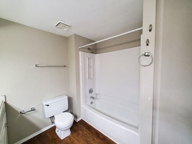Building Photo - 7516 Pebblestone Dr