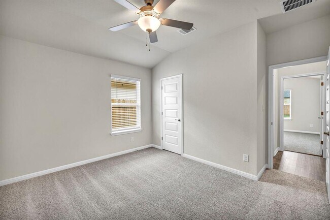 Building Photo - 102 Greenspire Ln