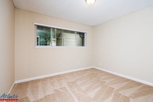 Building Photo - Pueblo De Los Gatos | Garage | Desirable L...