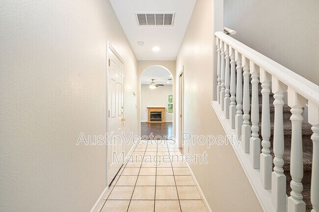 Building Photo - 1005 Canyon Edge Dr