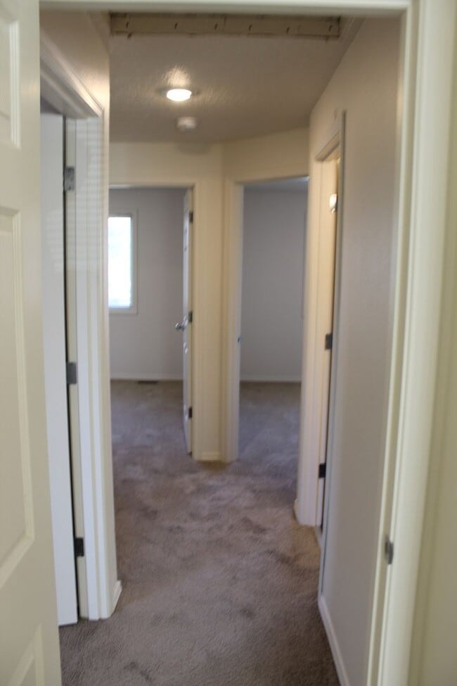 Building Photo - 4 BR, 2 1/2 BA home with fenced yard.