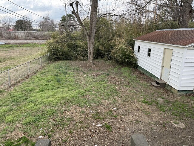 Building Photo - 2017 Lee High Dr NE