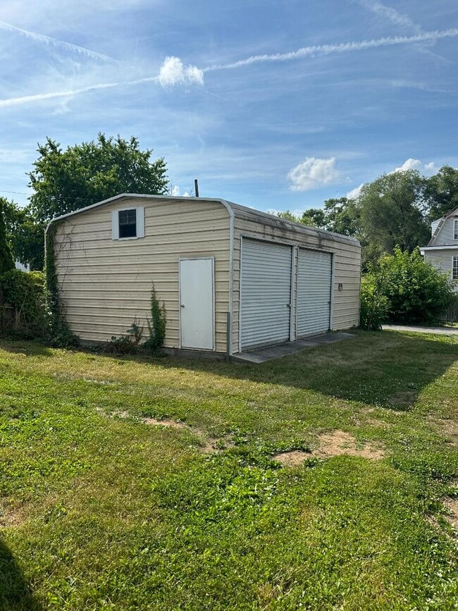 Building Photo - 1210 Tazewell Ave SE