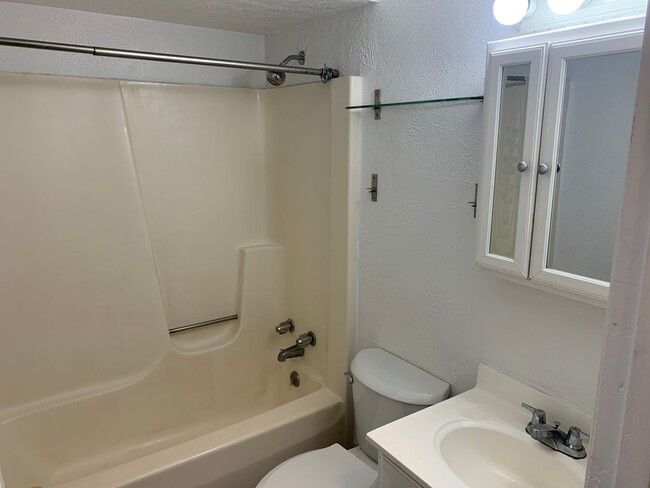 Building Photo - North Shore - 4 BR, 2 Bath with High-End K...