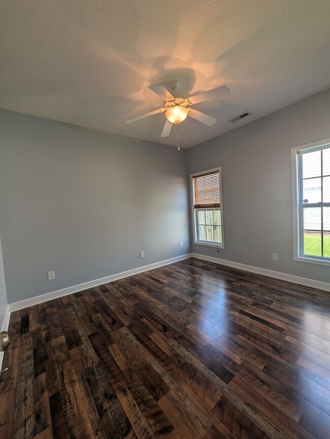 Building Photo - 305 Weatherford Dr