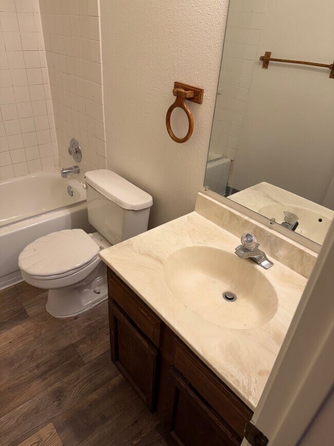 Building Photo - 2706 Powder Dr