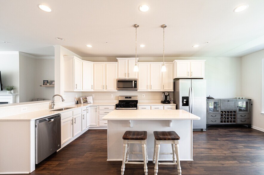 Building Photo - 309 Spring Bank Way