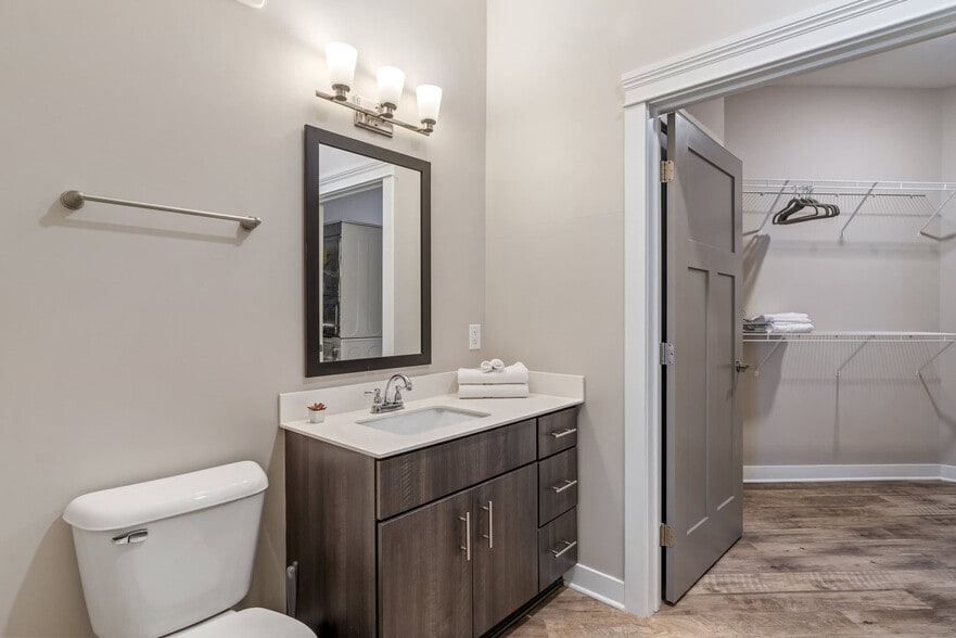 Building Photo - 501n N New Jersey St