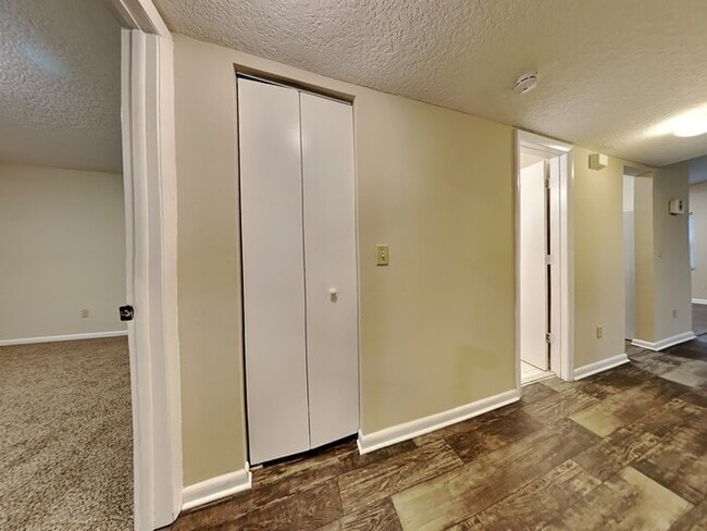 Building Photo - 7593 Sharbeth Dr S