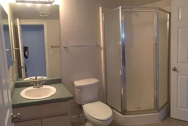 Building Photo - Pre-Leasing for September!