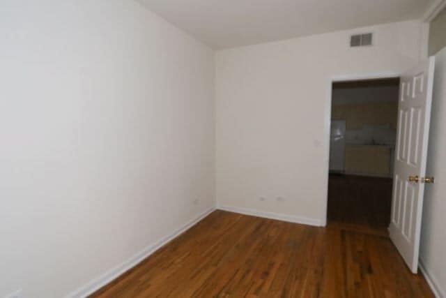 Building Photo - 922 W Dakin St