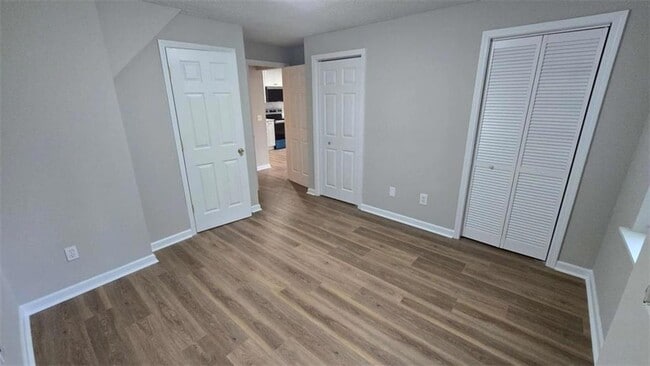 Building Photo - 3025 Mangum Dr