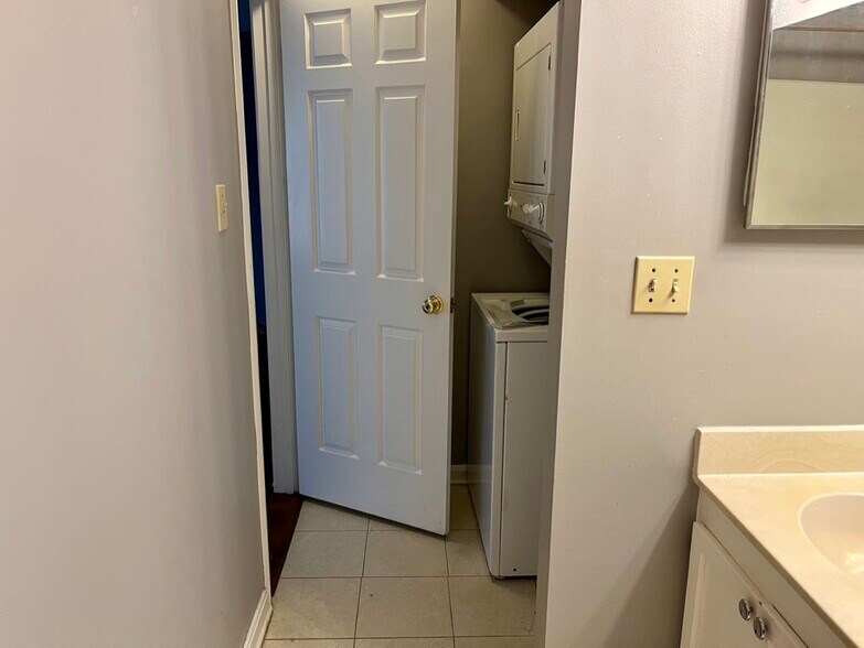 Building Photo - 5708 Shadwell Ct