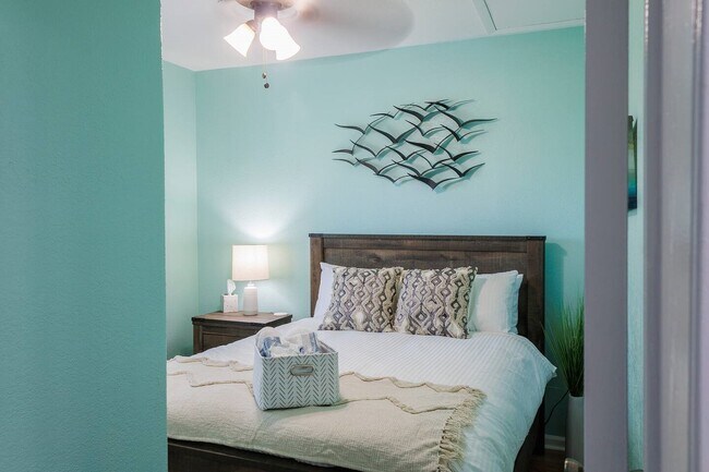 Building Photo - 5801 Avenue S 1/2