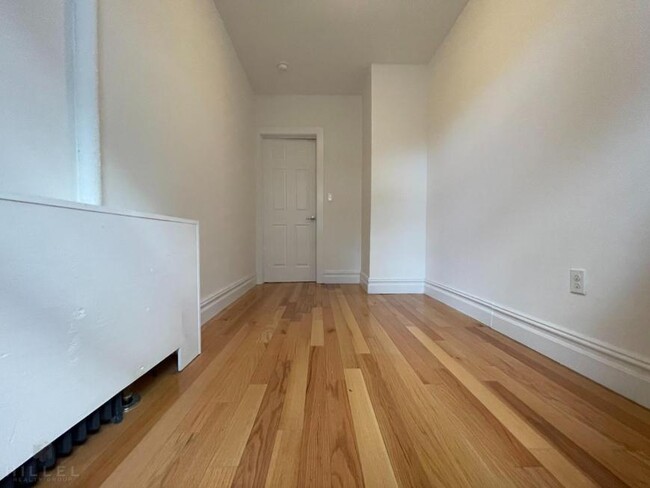 Building Photo - 2 bedroom in ASTORIA NY 11105
