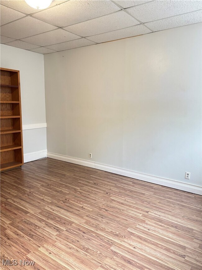 Building Photo - 1066 E 62nd St