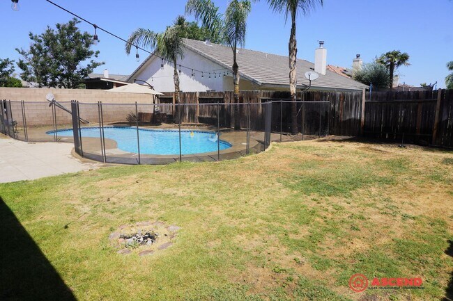 Building Photo - Beautiful 3 Bedroom + Office Home with a P...