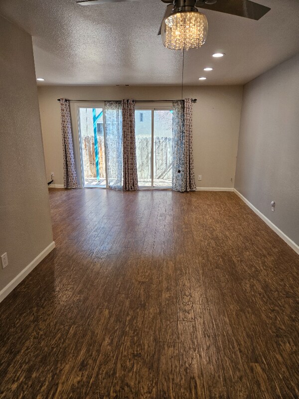 Building Photo - 1022 E 5th St