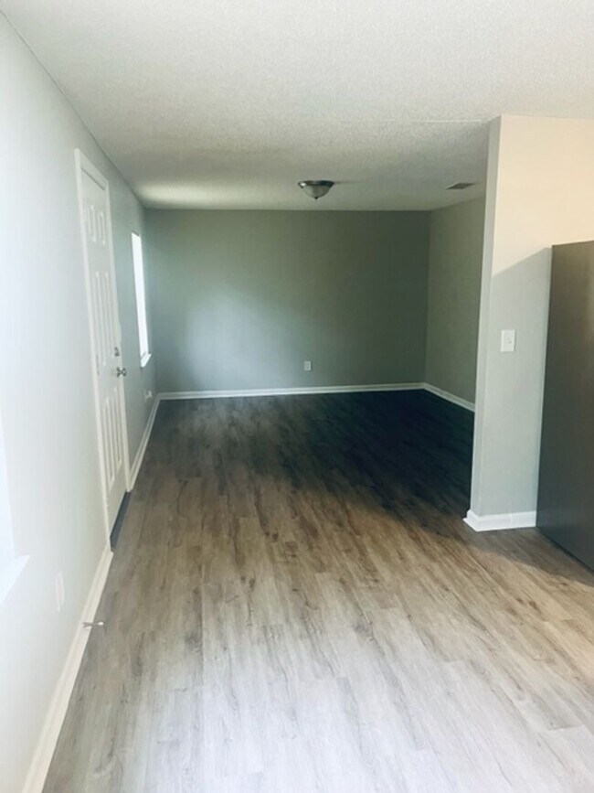 Building Photo - 3 BR/2BA | Newly Renovated Single Family Home | 1-Car Covered Parking | Front yard!
