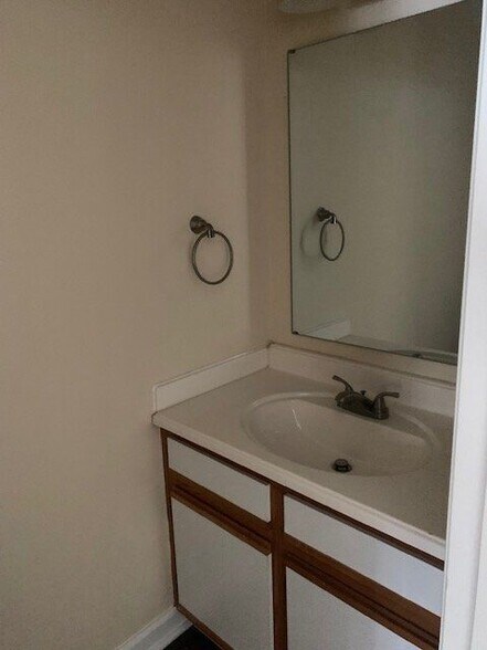 Building Photo - 1232 Allen Rd