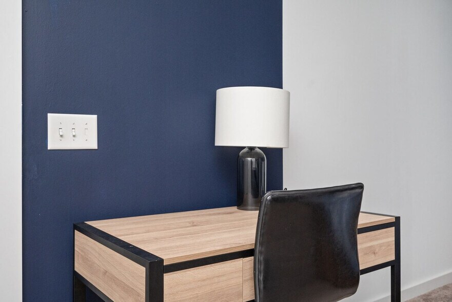 Building Photo - 542 Boulevard NE