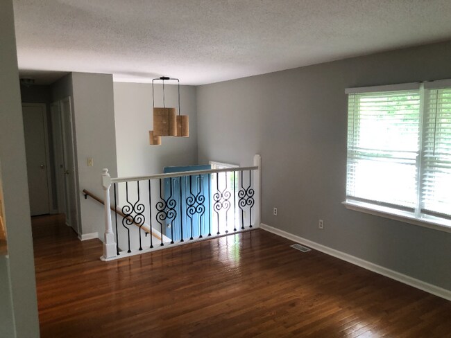 Building Photo - 11458 N Oak Trafficway