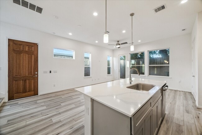 Building Photo - 1524 Ojeman Rd