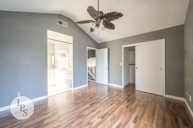 Building Photo - WoodWard Lake Home, 3BR/2.5BA, Built 1986 ...