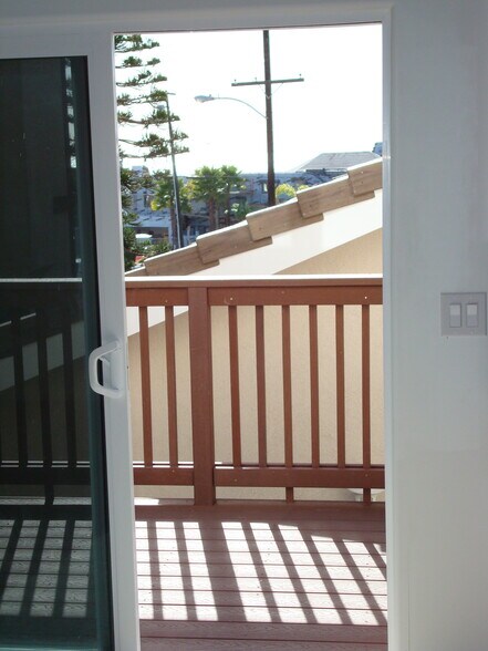 Building Photo - 2113 Loma Dr