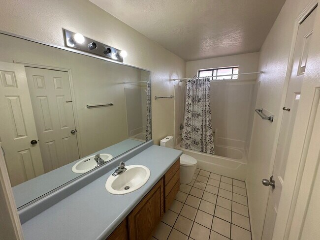 Building Photo - 3059 Bayberry Cir