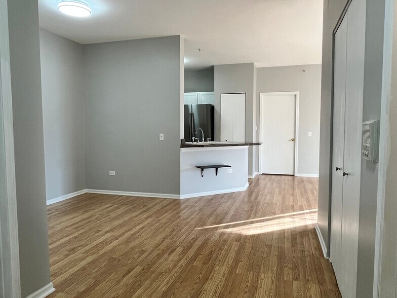 Building Photo - 3275 Stratford Ct