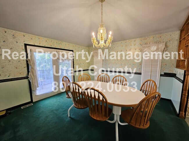 Building Photo - Elk Ridge Home with Unobstructed Valley Views