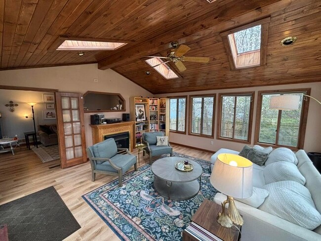 Building Photo - 615 Ozem Gardner Way