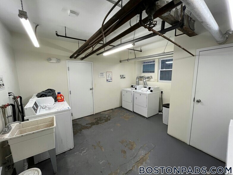 Building Photo - 1634 Commonwealth Ave