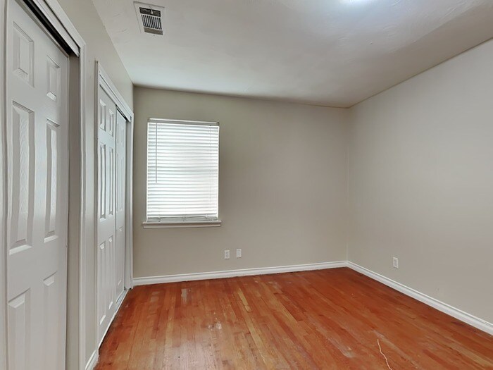 Building Photo - 4617 Ashwood Dr