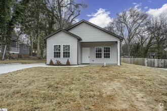 Building Photo - 3BR, 2BA Like new home - ready for move-in...