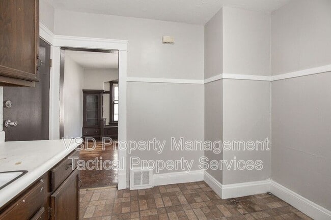 Building Photo - 12819 Edmonton Ave