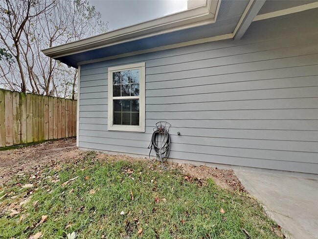 Building Photo - 3638 Lydia St