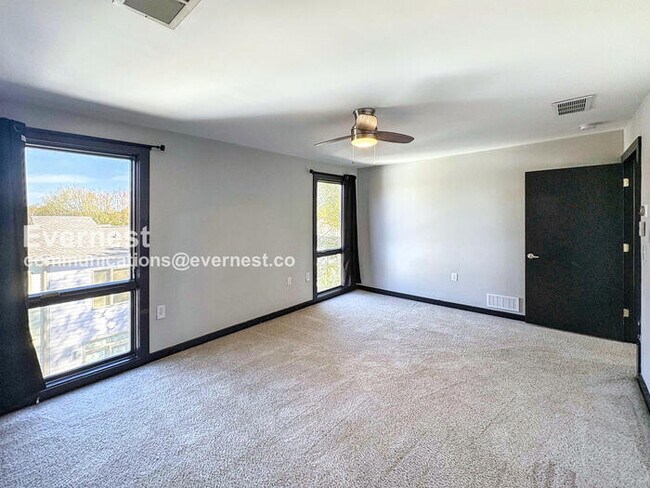 Building Photo - 2 Bed/2.5 Bath Townhome with Garage - 18 M...