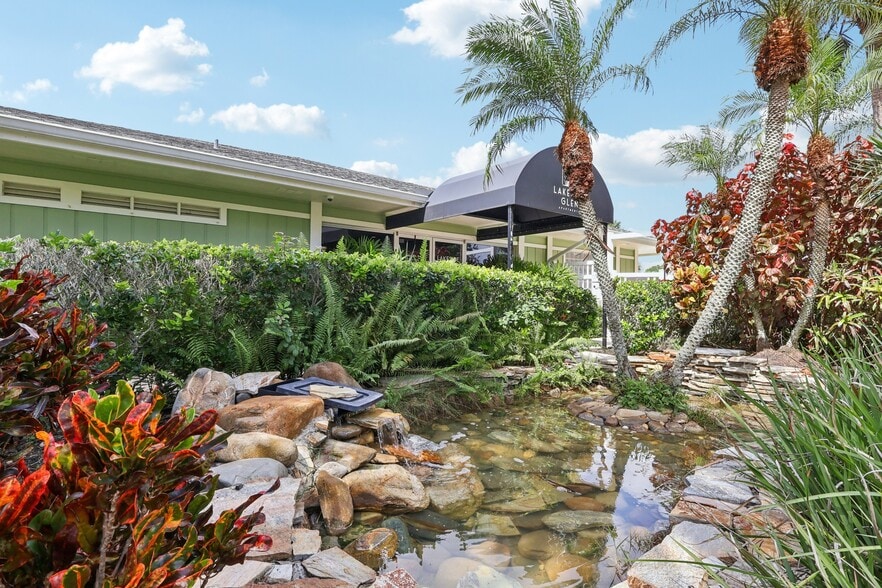 Primary Photo - Lakeside Glen Apartments