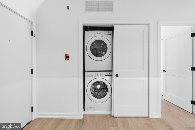 Building Photo - 1232 Chancellor St