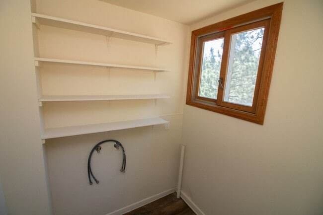 Building Photo - Spacious Three Bedroom