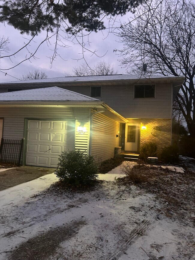 Front - 1212 Williams St