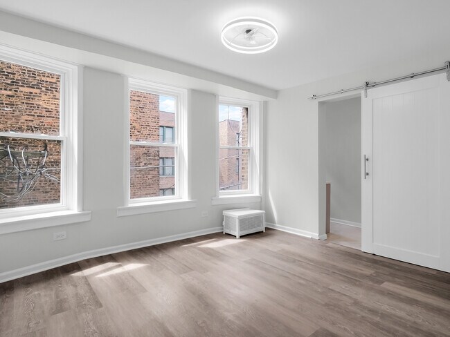Building Photo - 5132 S Drexel Ave