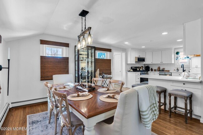 Building Photo - 115 10th Ave