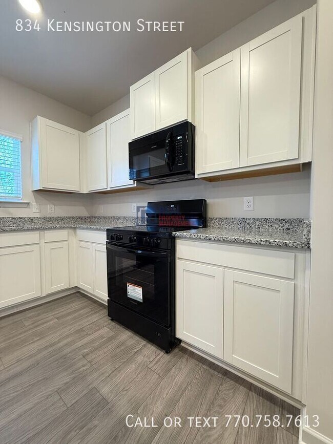 Building Photo - 834 Kensington St