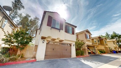 Building Photo - Available Now: Cozy 4 Bedroom 2.5 Bath Hom...