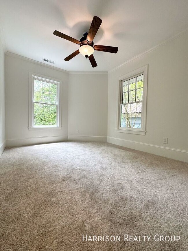 Building Photo - Beautifully Renovated Home In Historic Boy...