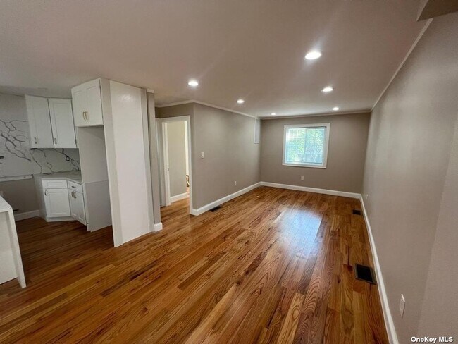 Building Photo - 14-34-34 Dunbar St