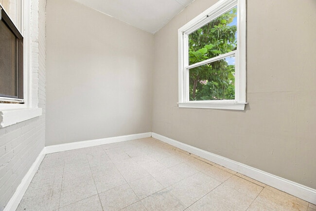 Building Photo - 4930 N Monticello Ave